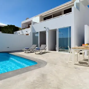 https://sunrise-puerto-del-carmen.in-canary-islands.com